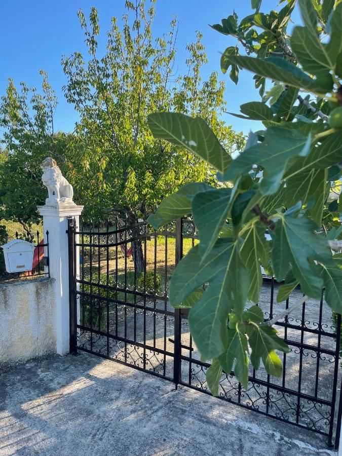 Beautiful Nearby Beach House With Garden, Private Pool And Large Yard Sidárion Exterior photo