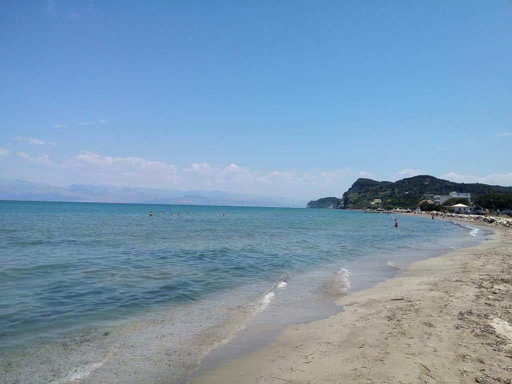 Beautiful Nearby Beach House With Garden, Private Pool And Large Yard Sidárion Exterior photo